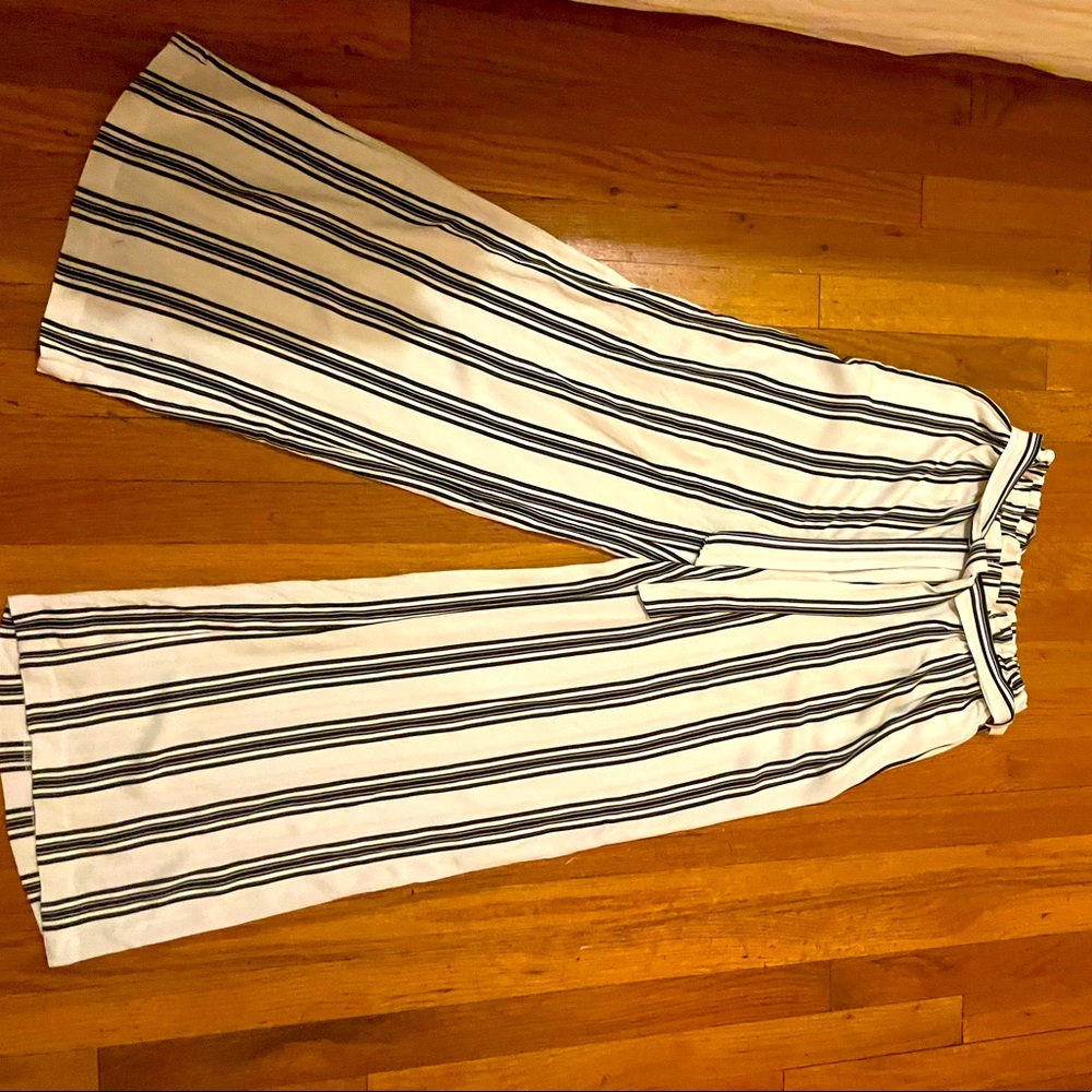 Forever 21 white &black plant